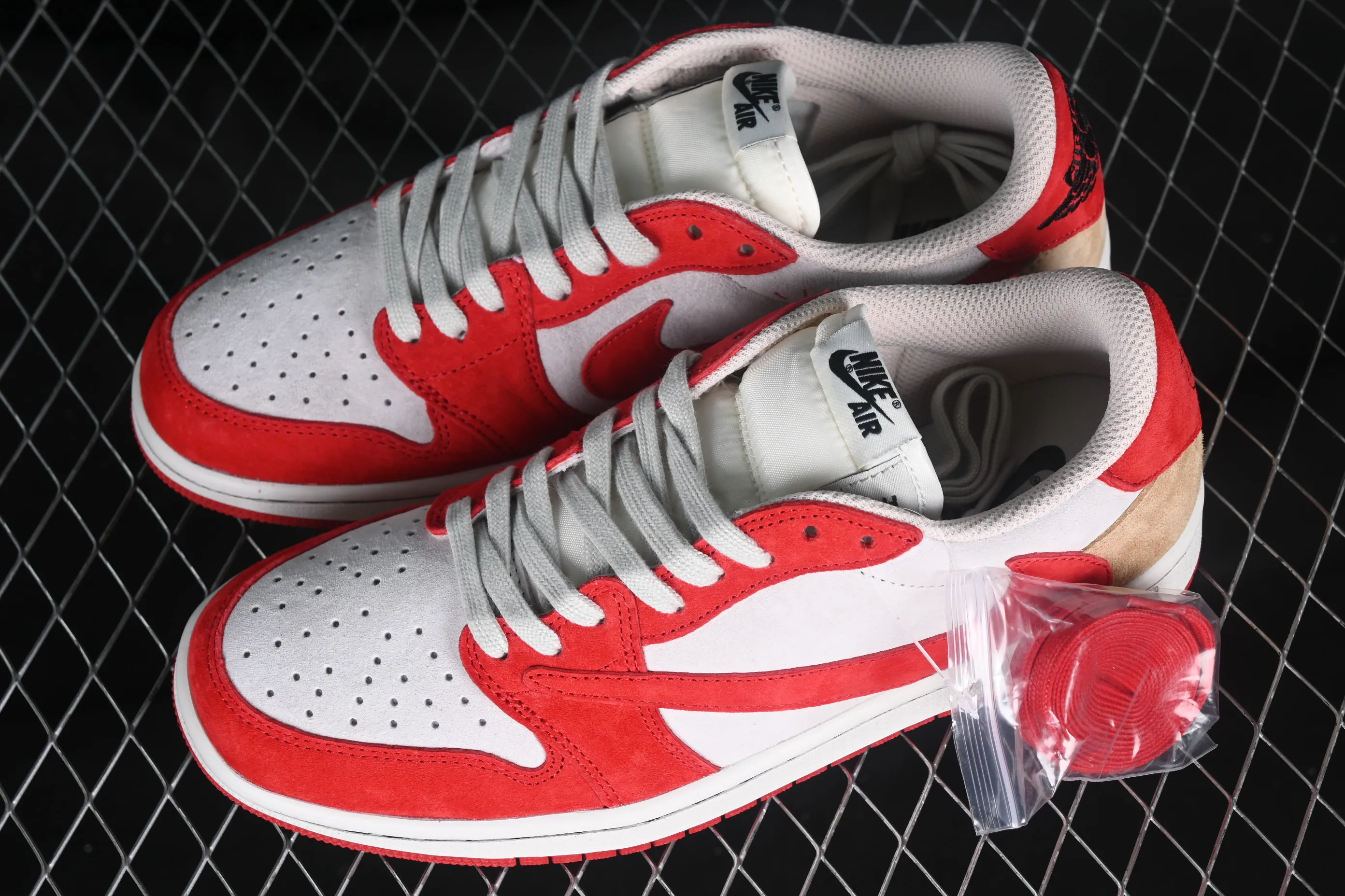 All Categories Air Jordan Jordan Series Basketball Shoes Air Jordan 1 Low Travis Scott x Air Jordan 1 Low OG AJ1 Joe 1 Reversed Overhook Joint Style Casual Sports Basketball Shoes DM7866-698